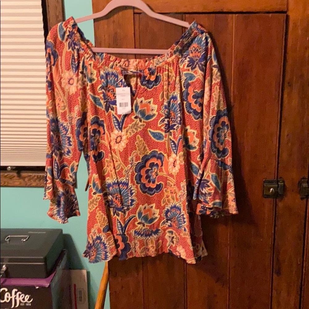 Willow Root Multi color Top. NWT
